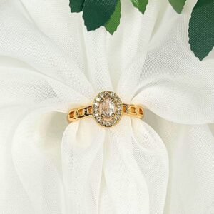 Anillo Emblema Zirconeano Dorado